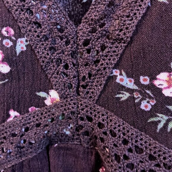 belle du jour So In Love V Neck Short‎ Sleeve Blouse - Picture 2 of 6